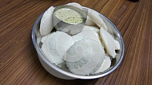 Idli & coconut chutney