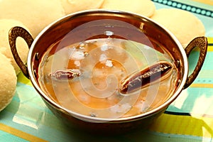 Idly with sambar Iddli is a traditional breakfast of South Indian households,its a very popular savory dish of South Indian