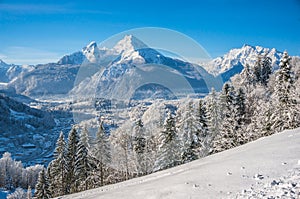 Idílico en bávaros Alpes, alemania 