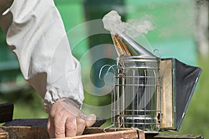 Ignition of a bee-keeper`s smoker for fumigation of beehives on an apiary