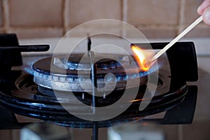 Ignition of a gas ring on the stove