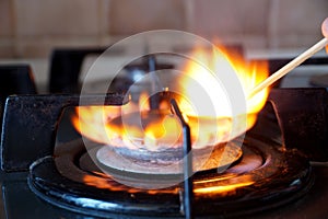 Ignition of a gas ring on the stove