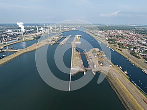 The IJmuiden locks form the connection between the North Sea Canal and the North Sea at IJmuiden . Zeesluis Ijmuiden sea