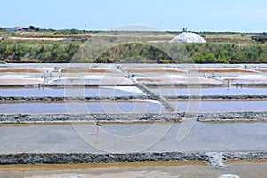 Ile de RÃ© salt lake and tools for harvesting