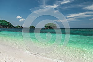 Ilig Iligan idyllic beach and turquoise sea in Boracay island, Philippines
