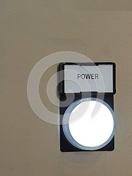 Illuminated and labelled power button on a machine