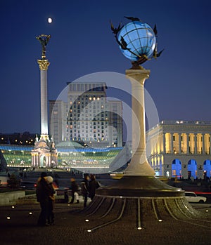 Illuminated monuments on Maidan Nezalezhnosti square photo