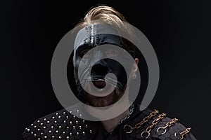 Image of the blond man in mask