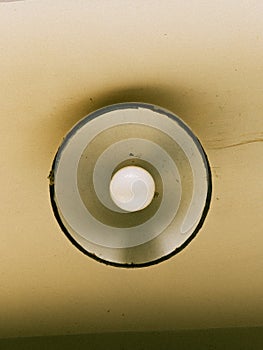 The image is a circular bulb with a smaller circle in the middle. It is tagged as a circle and a wall.
