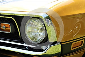 An image of a classic us car, vintage, headlight