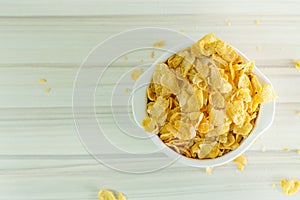 Image Close up Cornflakes cereal breakfast in white bowl on woo