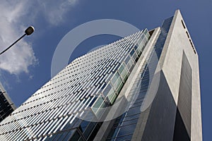 Image of a high skyscraper and a cloudy sky