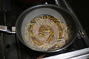 Making butterbur tsukudani