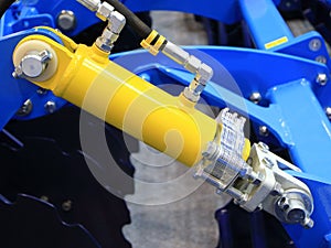 The image of the hydraulic cylinder.