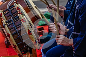 Image of people to play the taiko