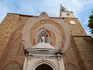 Image of the Perpignan Cathedral.