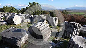 Image of the ruins of the Athena temple in Priene.