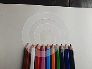 A image of set of color pencils.