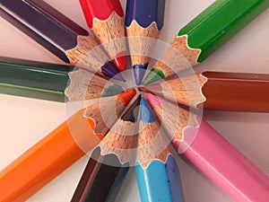 A image of set of color pencils.