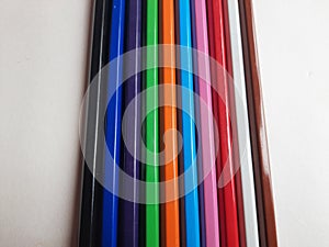 A image of set of color pencils.