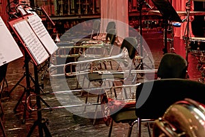 Tre trombone da sinfonia durante rottura riposa sul fase 