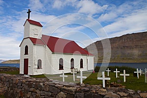 Image of a tipycal church along the coast of iceland