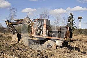The image of the tractor in the mud