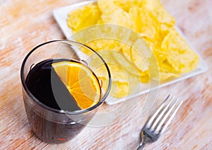 Image of vermouth with chips