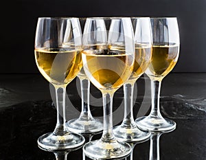 vine glasses with wine ai generated