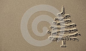 Images christmas tree in the sand