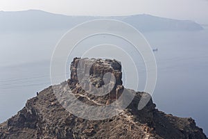 Imerovigli, Santorini, Greece - October 22, 2014: Skaros Rock. Caldera View - Immagine photo