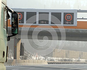 Immission control through speed limits in winter