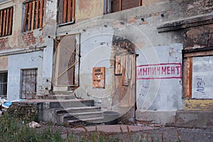 Impeachment graffito on the wall of an ugly old house