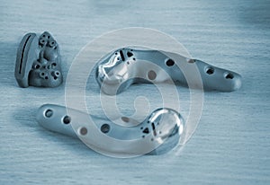 Implants and prostheses printed on 3D printer from biocompatible titanium powder