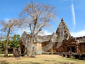Impressive Prasat Hin Phanom Rung Ancient Khmer Temple under Vibrant Blue Sky, Buriram Province