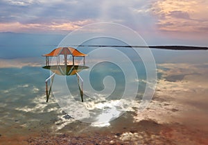 Improbable optical effects on the Dead Sea