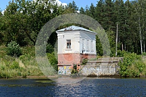 Inactive ferry crossing No. 6 on the Moscow Canal