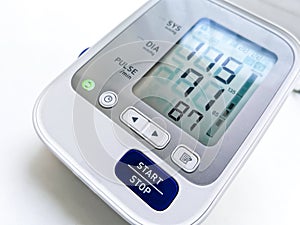 Included tonometer monitor with normal blood pressure readings