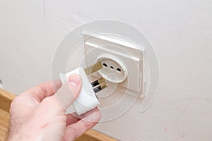 Incompatible electricity plug and socket