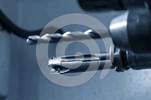 The indexable tool and flat end mill in the tool magazine