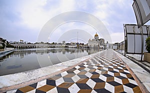 India Punjab Dheli, the temple of Gurudwara Bangla Sahib photo