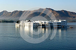 India, udaipur: Lake palace