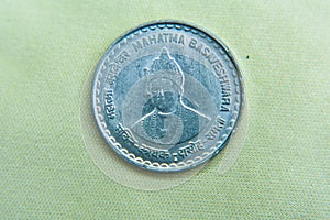 INDIAN COIN 5 RUPEES MAHATMA BASAVESHWARA IMAGE