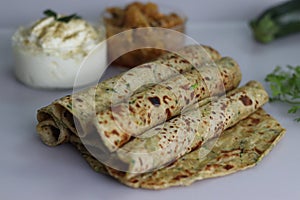 Indian flat bread made of whole wheat flour, grated zucchini and coriander leaves. Served with spiced yogurt