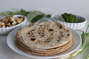 Indian flat bread served along with spicy green garlic condiment and sauteed cottage cheese cubes