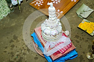 Indian Hindu Couple Marriage Crown .