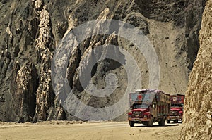 Indian lorry truck on NH-1 Srinagar Leh national highway