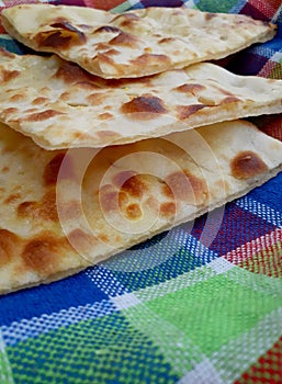 Indian Naan Bread - Cheese Naan - Plain Naan - Indian Traditional Bread