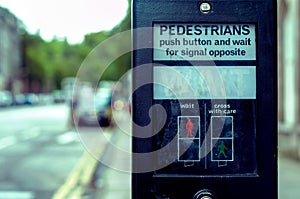 Indicator light for pedestrians in a zebra crossing