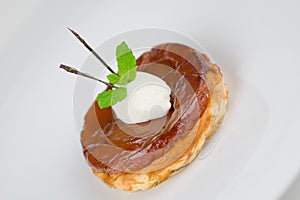 Individual apple tart Tatin